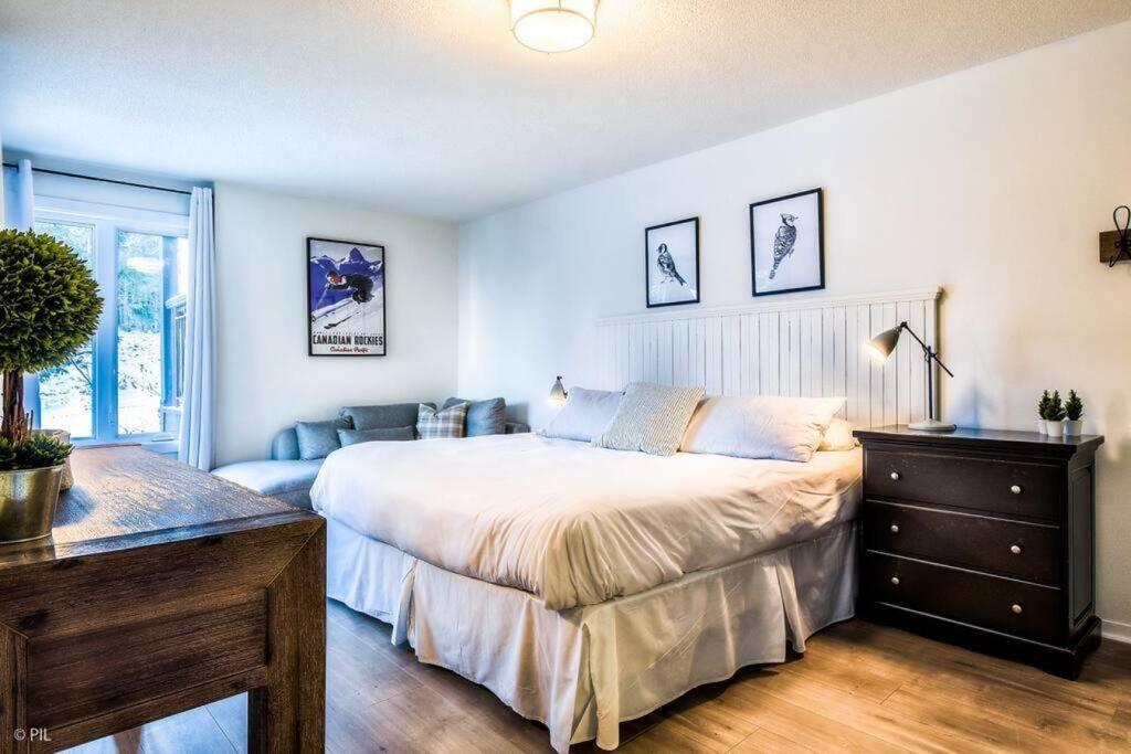 Chic Mt-Tremblant Condo With View On The Lake By Denstays Mont-Tremblant Exterior photo